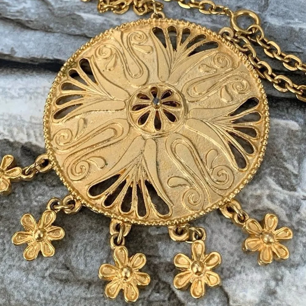 #20 Vintage Signed Coro Huge Medallion Pendant Flower Charm Gold Plated Necklace